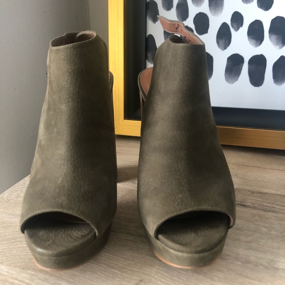 Steve Madden platform heel